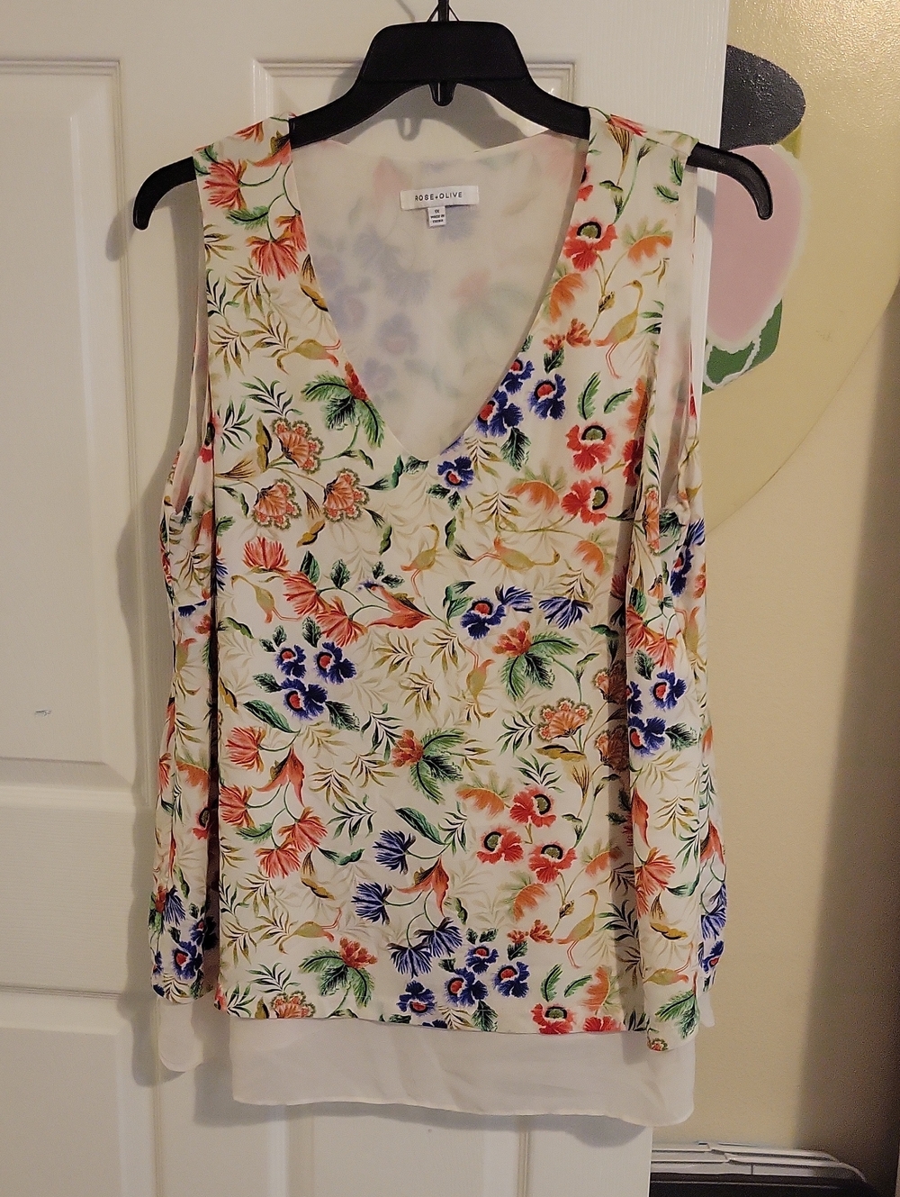 Rose & Olive Sz1X Cream/Wht  V-Neck Sleeveless Floral Tank with Multicolor Print